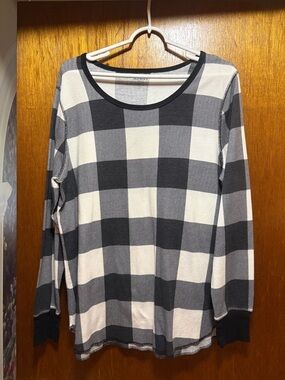Old Navy Black and White Buffalo Check Long Sleeve Sweater